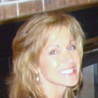 Paula Adams Photo 9