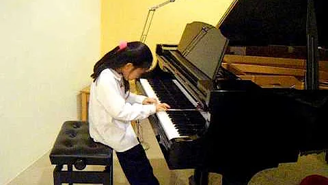 Sandy Pang Photo 24