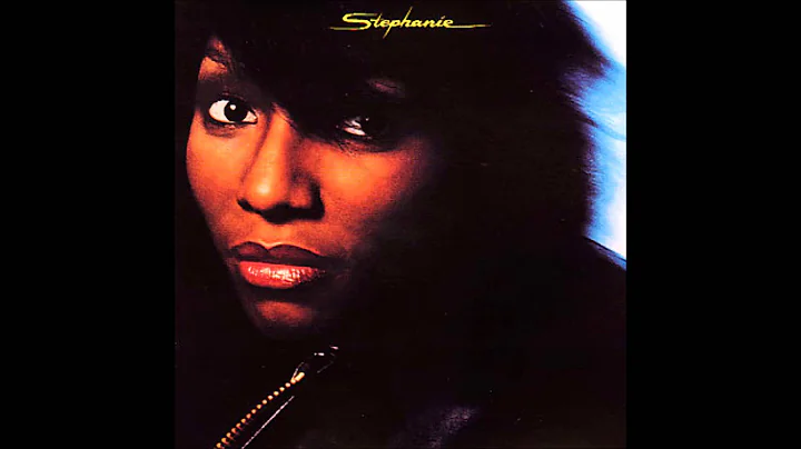 Stephanie List Photo 17