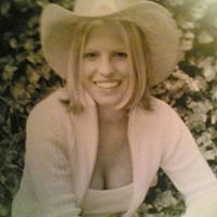 Louise Cotton Photo 4