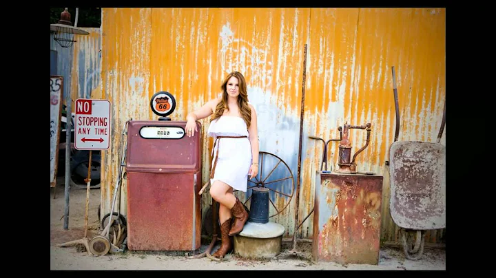Liz Valencia Photo 30