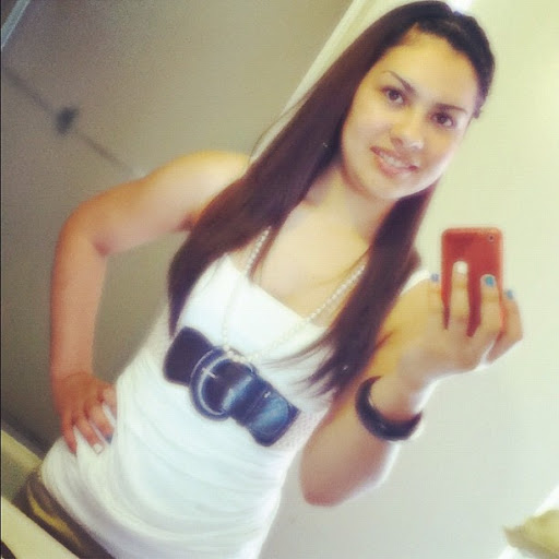 Yesenia Valencia Photo 14