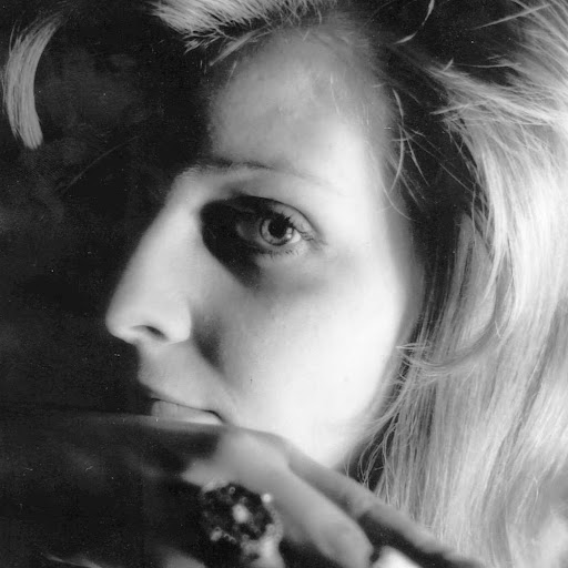 Renate Smith Photo 10