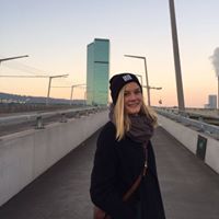 Laura Widmer Photo 6