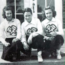 Helen Simpson Photo 19