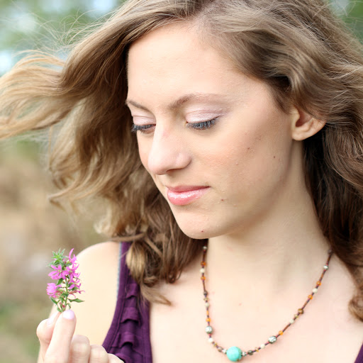 Julia Wainwright Photo 9