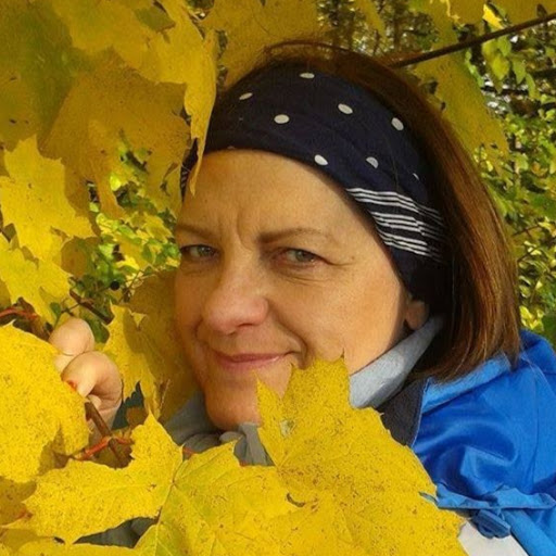 Anna Guzik Photo 8