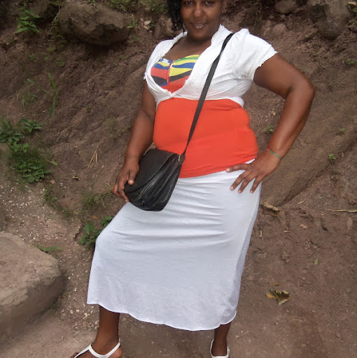 Nadine Evans Photo 16