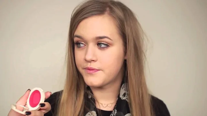 Lottie Watson Photo 17