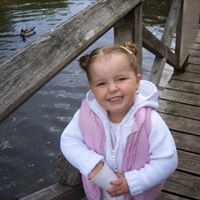 Tineka Smith Photo 5