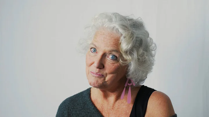 Louise Jameson Photo 18