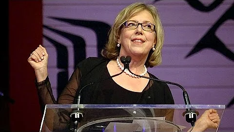 Elizabeth May Photo 37