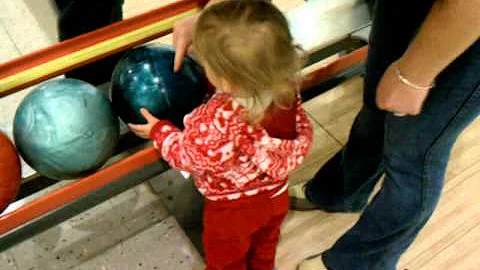 Elizabeth Bowling Photo 34