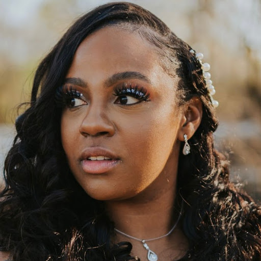 Shaniqua Moore Photo 12