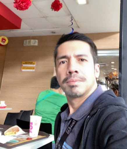 Oliver Reyes Photo 13