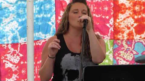 Kristin Petrie Photo 17