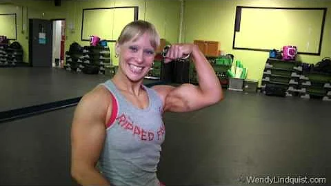 Julie Lindquist Photo 22