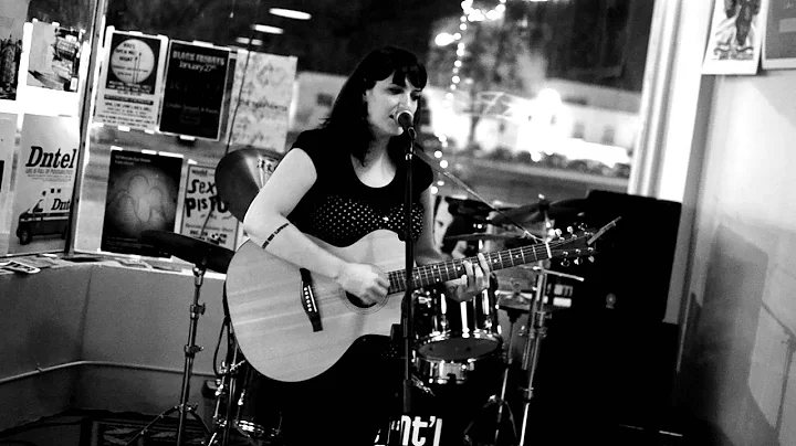 Jill Hartman Photo 30