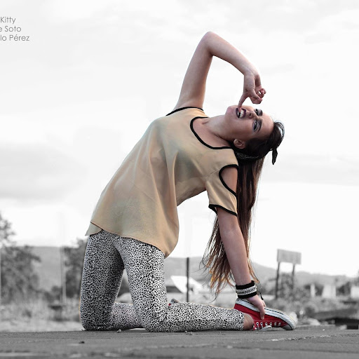 Amy Dumont Photo 6