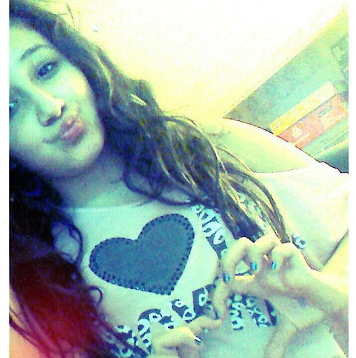 Emily Reyes Photo 10