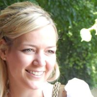 Julia Weis Photo 9