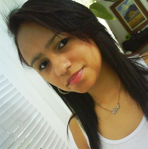 Alice Gomes Photo 15