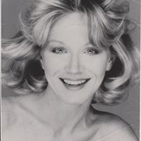 Julia Alexander Photo 4