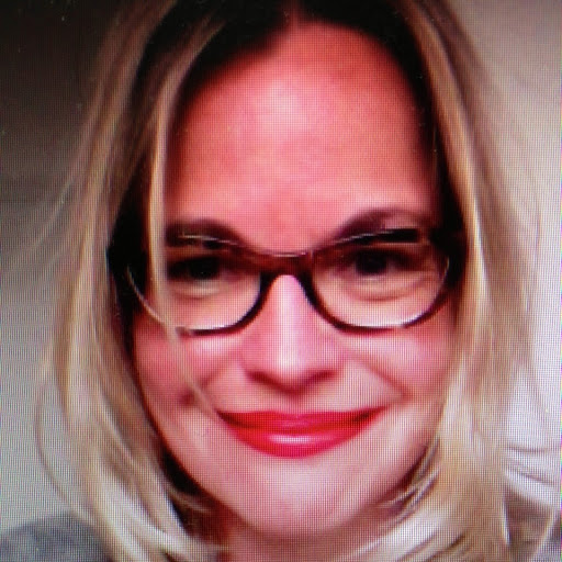Anna Schroeder Photo 15