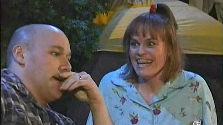 Angela Weir Photo 38
