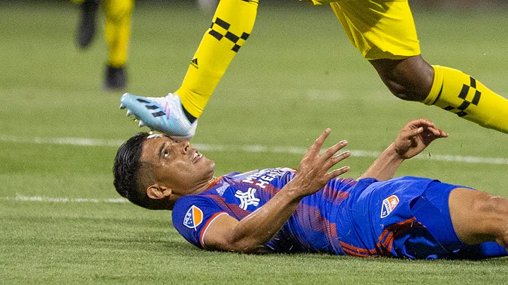 Victor Ulloa Photo 37