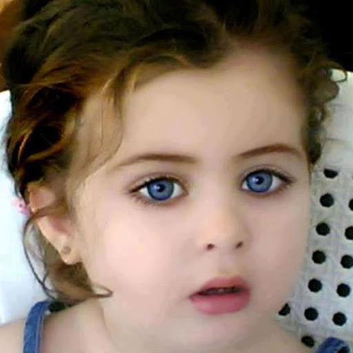Amelia Abraham Photo 9