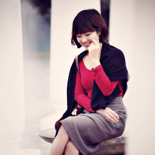 Julia Tran Photo 9