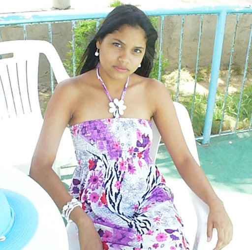 Astrid Reyes Photo 13