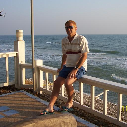 Paul Llewellyn Photo 11