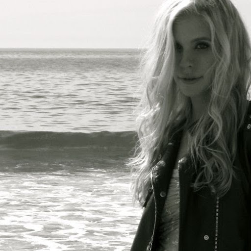 Kelly Harper Photo 17