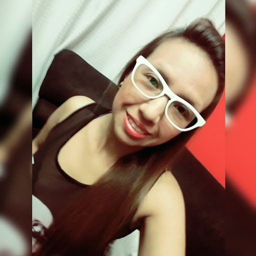 Angie Guzman Photo 14