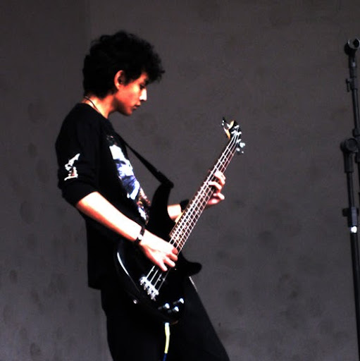Adrian Roldan Photo 12
