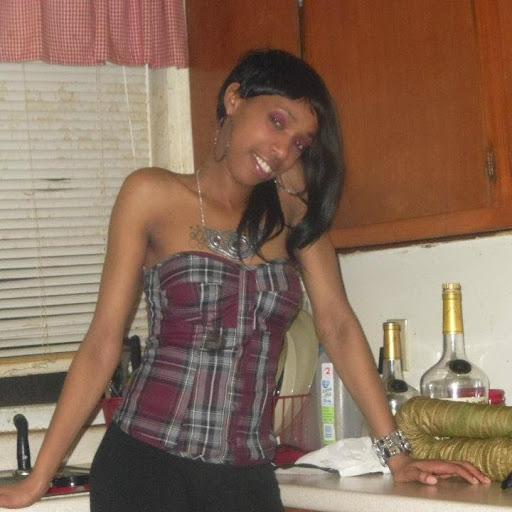Candice Banks Photo 16