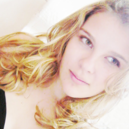 Erica Bueno Photo 14