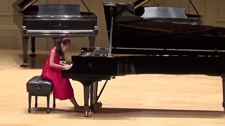 Julia Zhou Photo 25