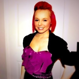 Laura Scholes Photo 13