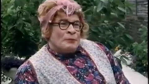 Stanley Baxter Photo 17