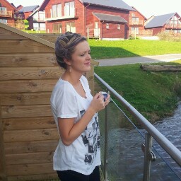 Sarah Millar Photo 19
