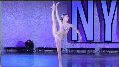 Leah Gonzalez Photo 30