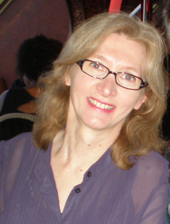 Lisa Yates Photo 17