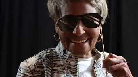 Joan Lyons Photo 28