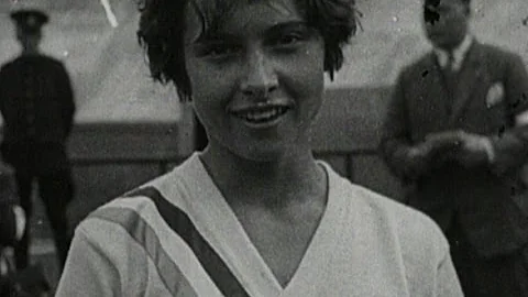 Elizabeth Robinson Photo 38