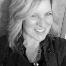 Lisa Boyer Photo 13