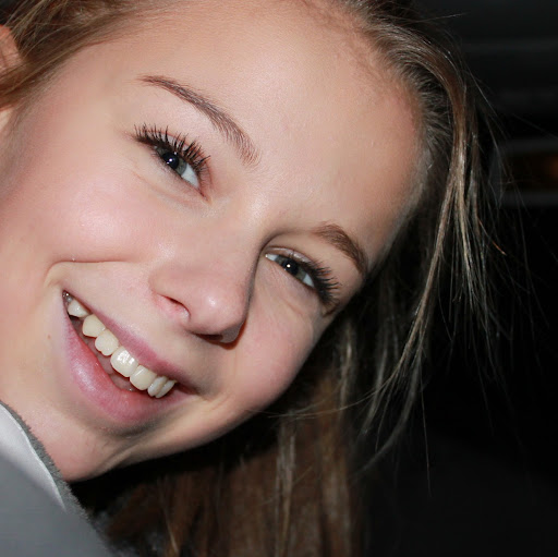 Ruth Larsen Photo 9