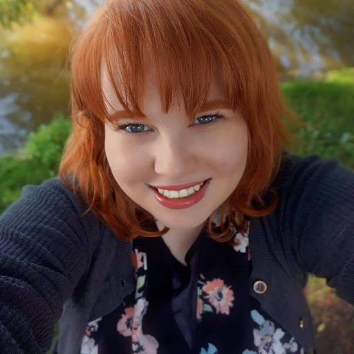 Emily Maxwell Photo 14